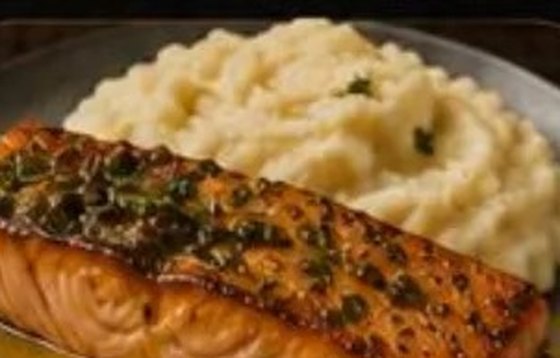 Salmón a la mantequilla acompañado de puré casero